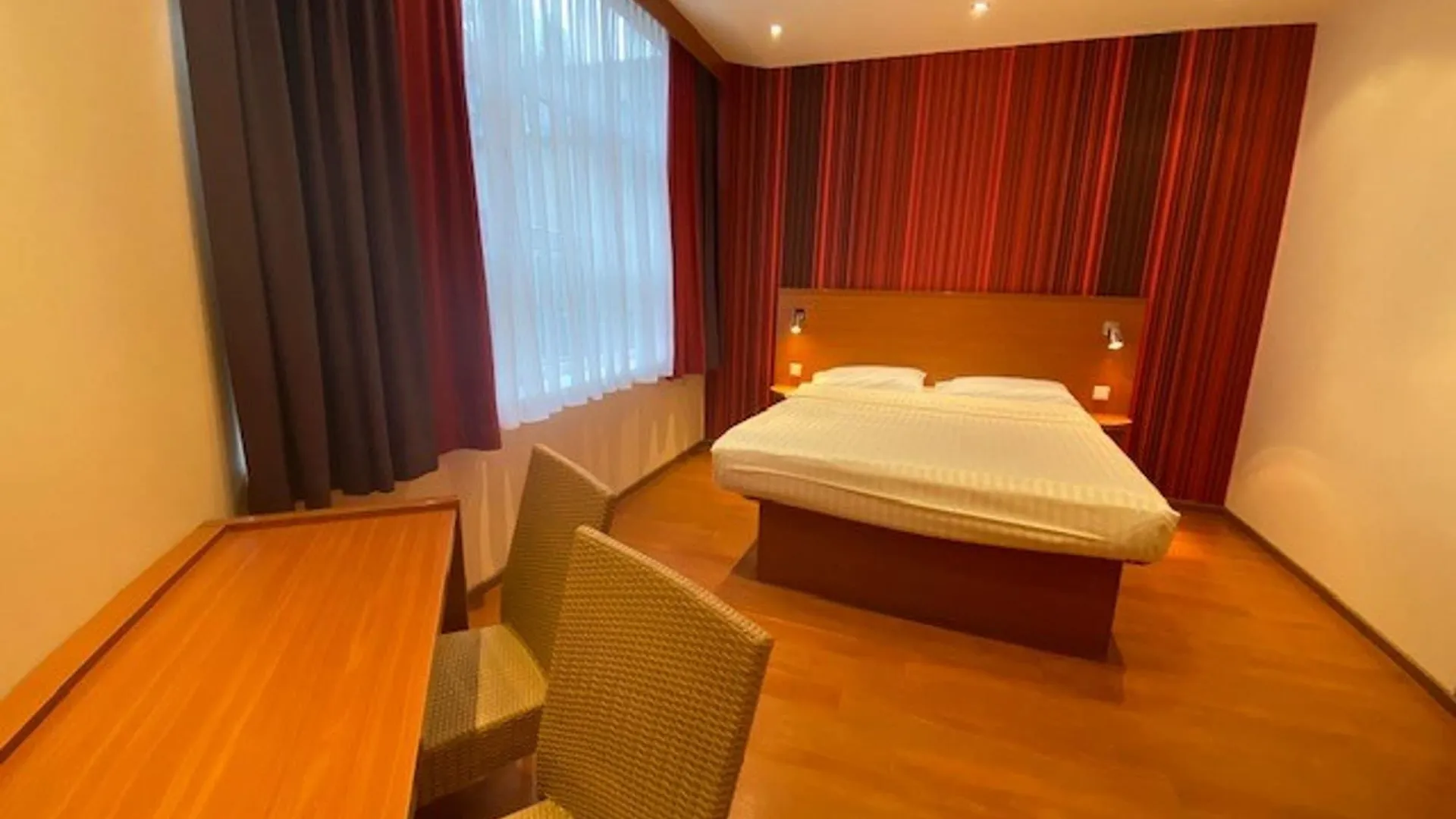 Leonardo Hotel Salzburg City Center 3*,